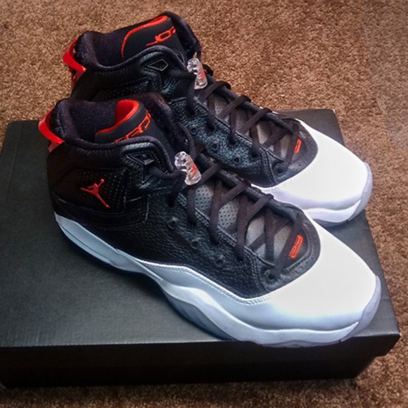 size 13 men's basketball shoes